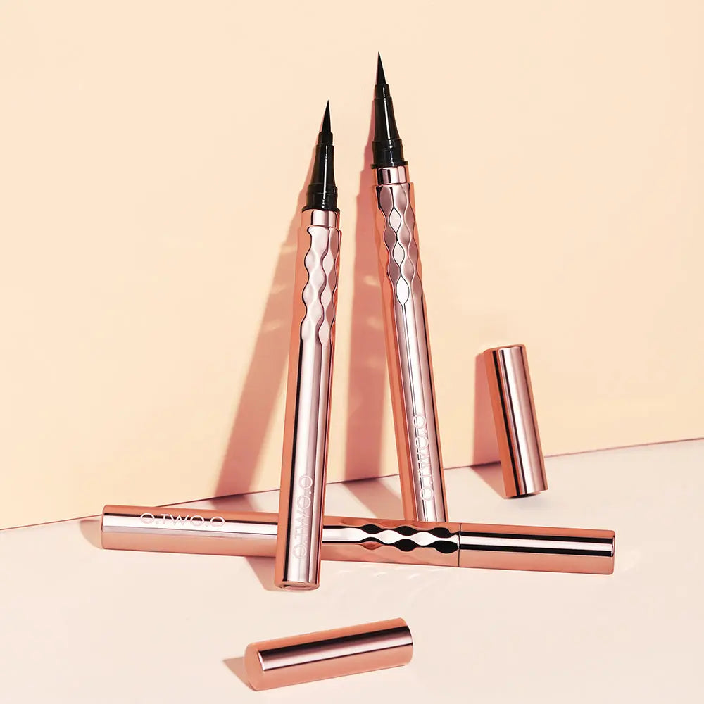 O.TWO.O Smooth and Long-Lasting Black Eyeliner - O TWO O Cosmetics Qatar